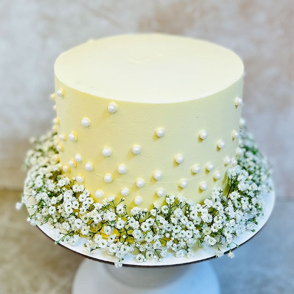 Simple Baby Breath Flower Cake